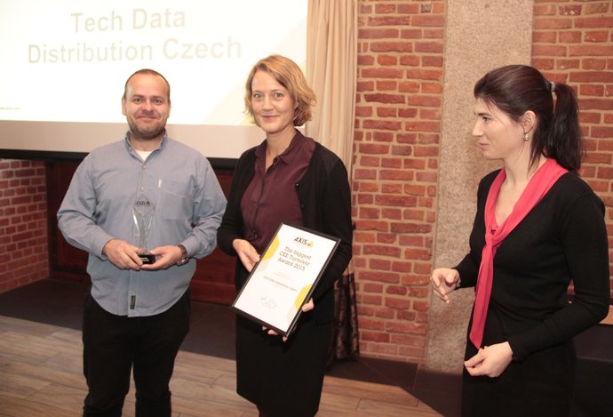 Photo ČR: Azlan získal ocenenie  The biggest CEE Turnover Award 2015 od spoločnosti Axis 