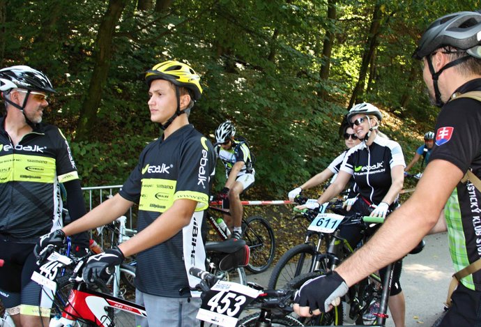 Photo Elektrickí cyklisti na otvorení cyklo-sezóny v Advanture Park Karpaty  