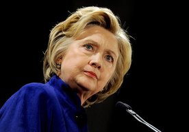 Photo Clintonovej e-maily preskúma FBI, demokrati to kritizujú