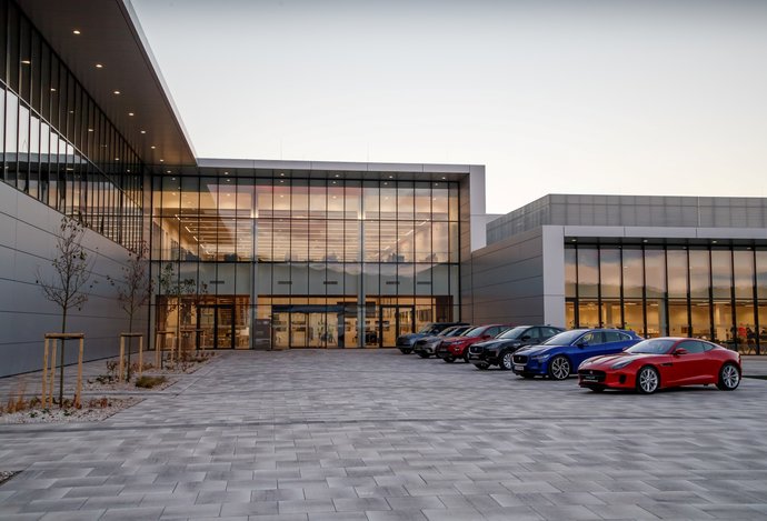 Photo Jaguar Land Rover otvára výrobný závod na Slovensku