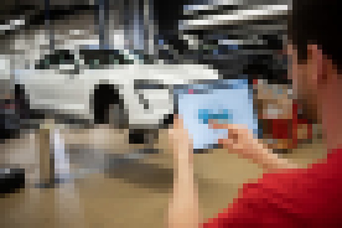 Photo Servismani Porsche sa hrajú s rozšírenou realitou