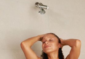 Photo Elegantný sprchový filter odstraňuje chemikálie spôsobujúce vypadávanie vlasov a kožné problémy