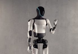 Photo Humanoidný robot Optimus od Tesly už dokáže drepovať
